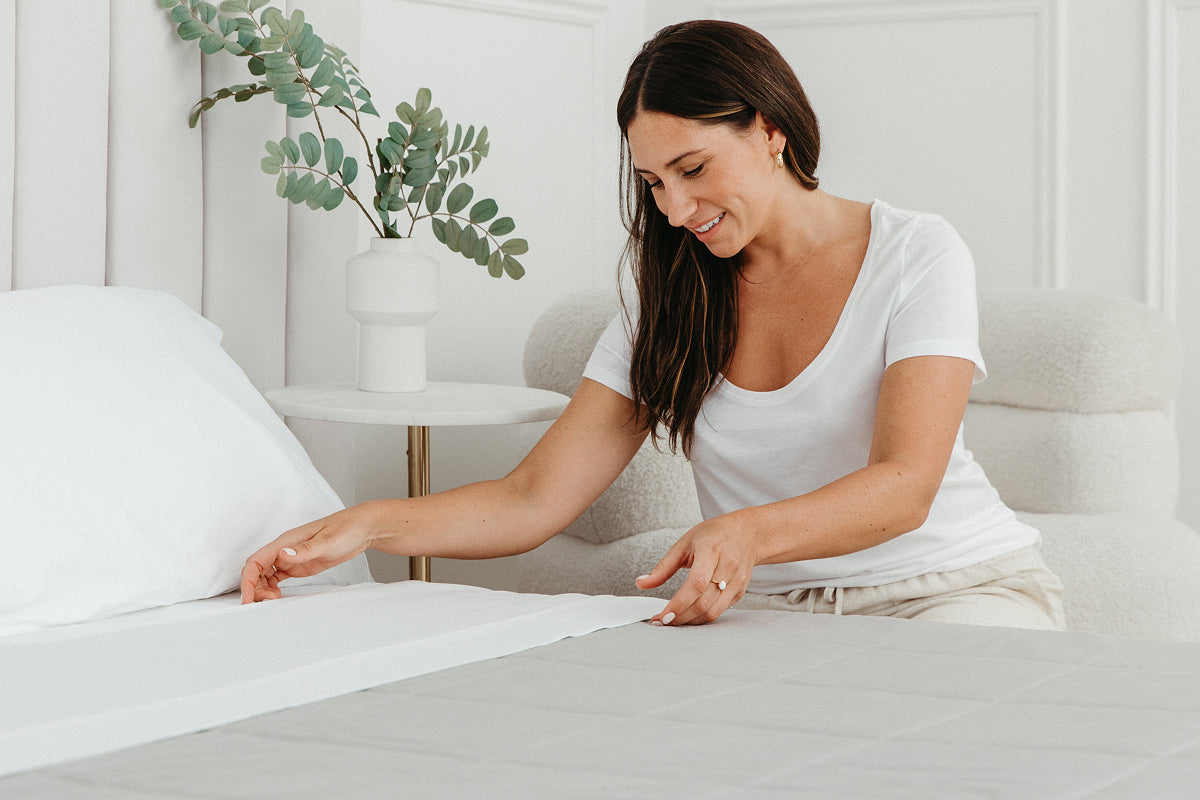 Grey and White Bedding Sets – Classic Comfort with Modern Elegance