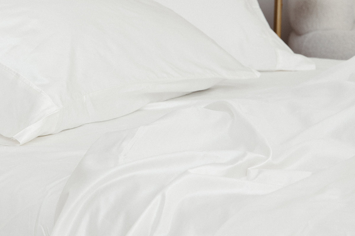 Linen vs Silk – What’s the Best Choice for Better Sleep?